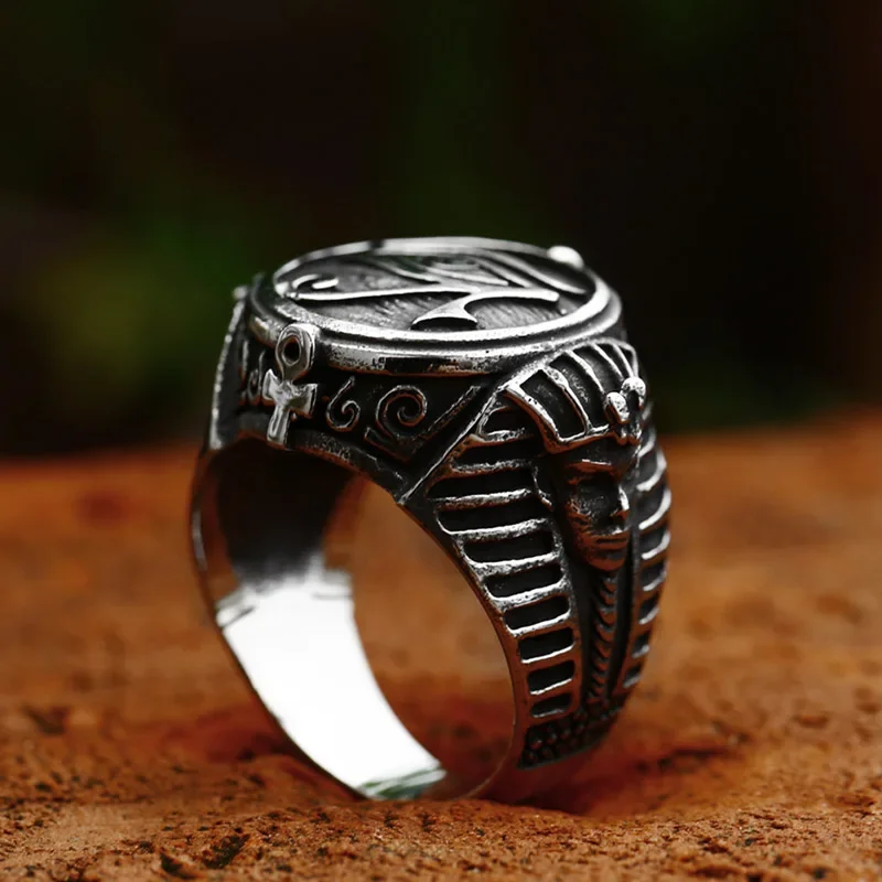 Horus Ring β Ancient Pharaoh Script & Mystical Symbol